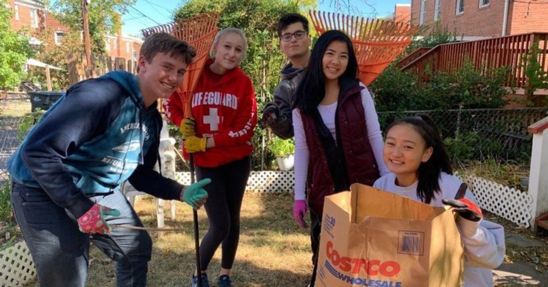 Seabury volunteers