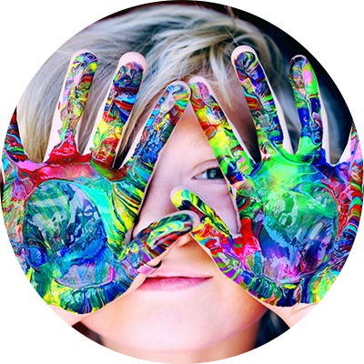 Little girls with paint on her hands