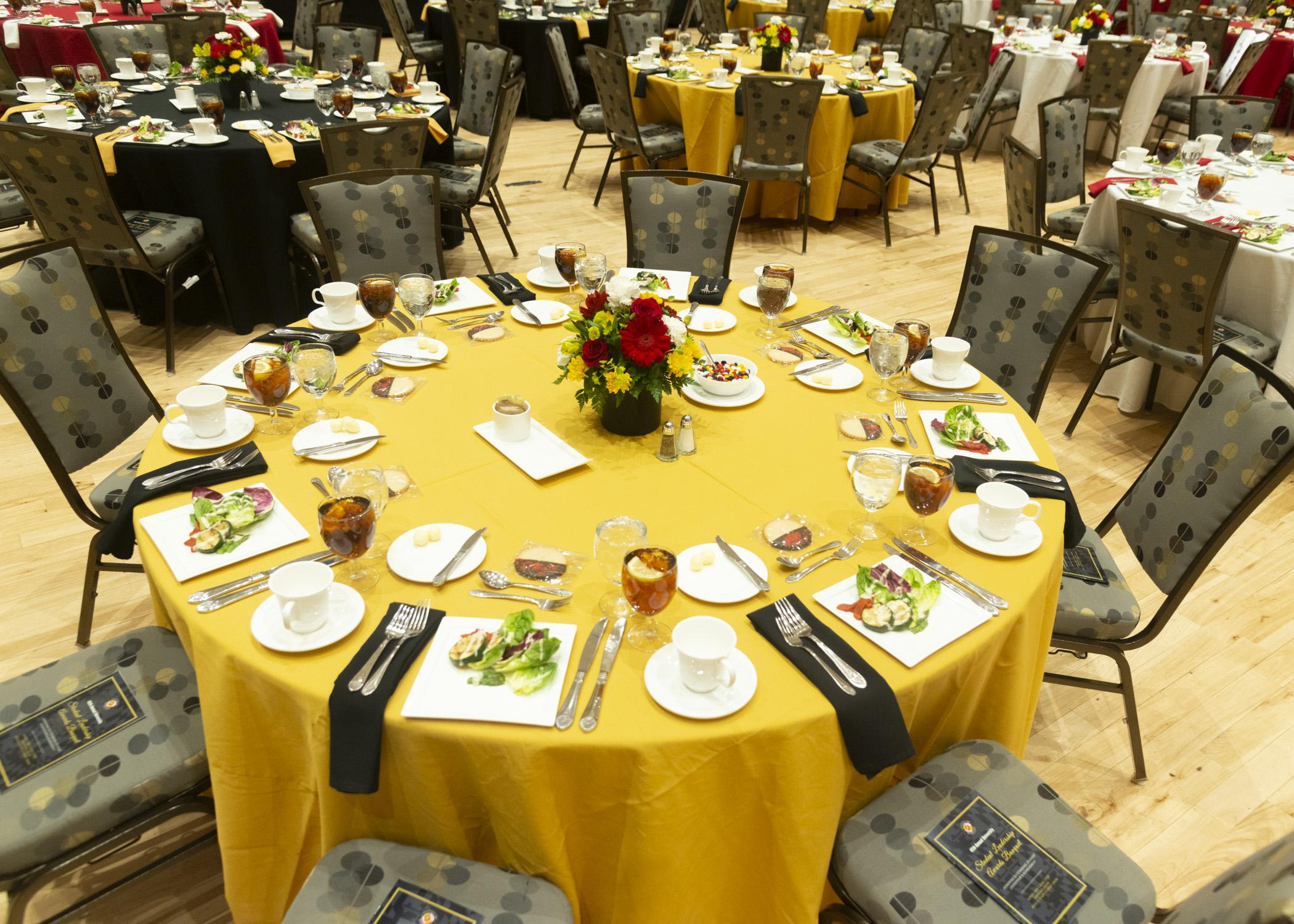 Image of the university awards banquet table